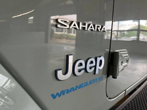 Used 2023 Jeep Wrangler Unlimited Sahara w/ Cold Weather Group AWD/4WD image 8