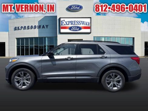 Used 2024 Ford Explorer XLT w/ Equipment Group 202A AWD/4WD image 6