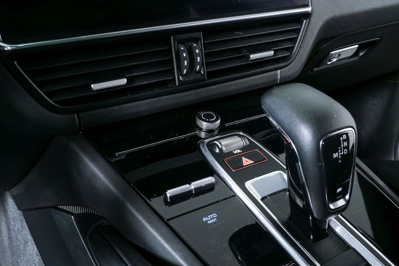 Certified 2023 Porsche Cayenne AWD/4WD image 17