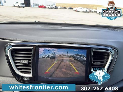 Used 2025 Chrysler Pacifica Select FWD image 20