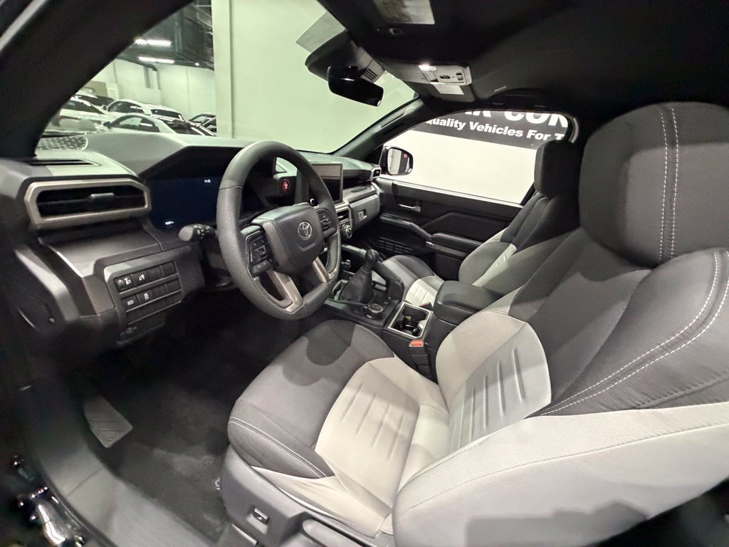 Used 2025 Toyota Tacoma TRD Off-Road AWD/4WD image 31