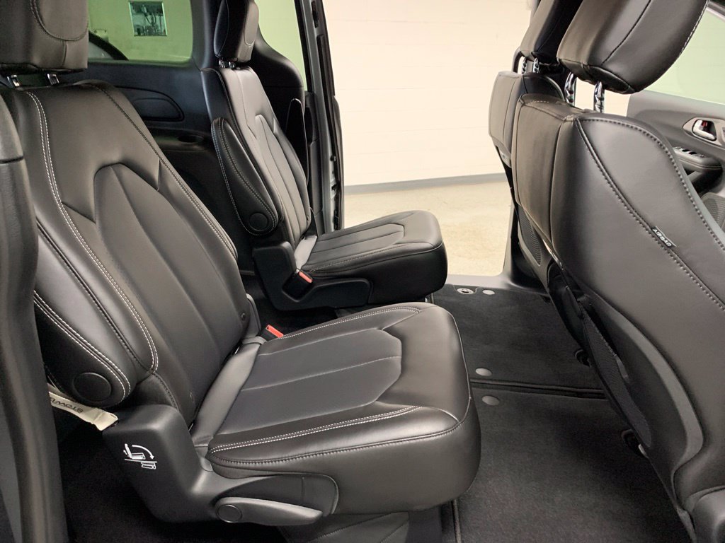 Used 2026 Chrysler Pacifica Select FWD image 10