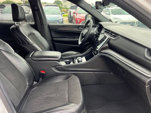 Used 2024 Jeep Grand Cherokee Altitude RWD image 35