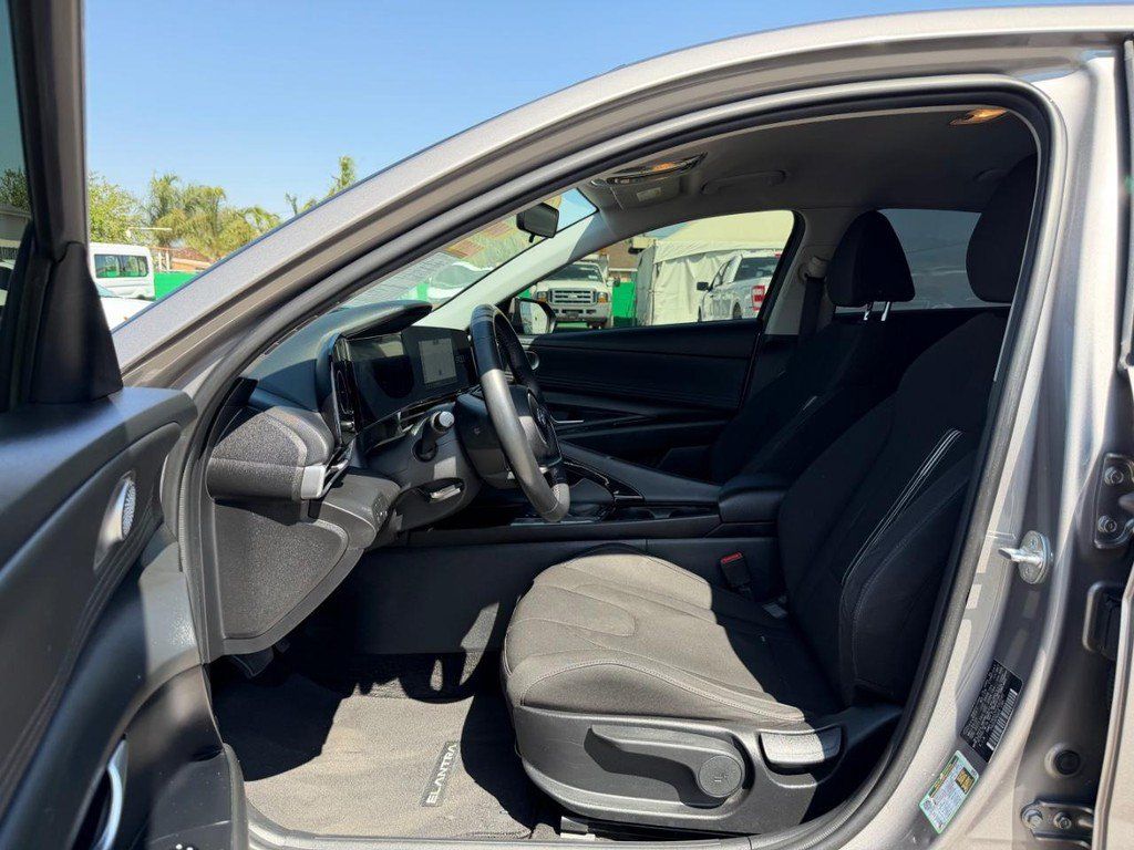 Used 2023 Hyundai Elantra SEL w/ Convenience Package FWD image 17