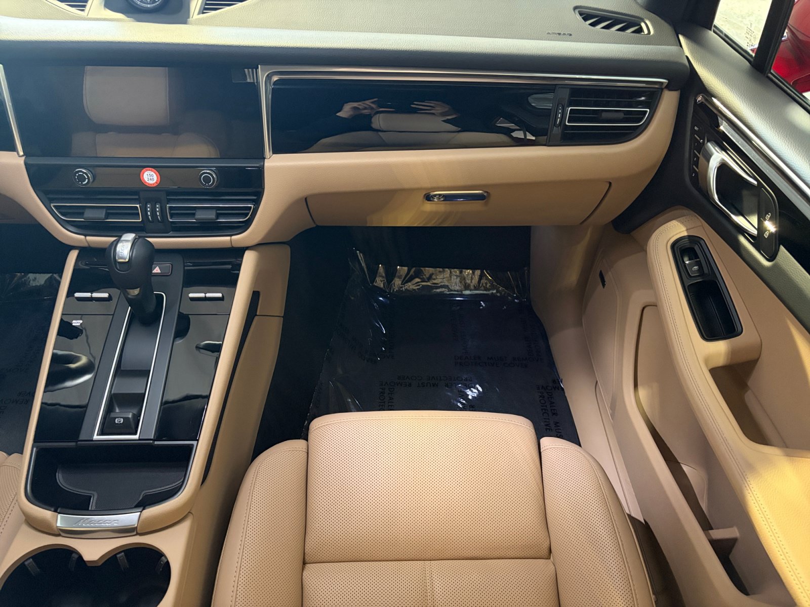 Certified 2026 Porsche Macan AWD/4WD image 25