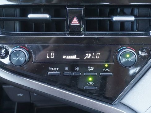 Used 2024 Toyota Camry SE FWD image 11
