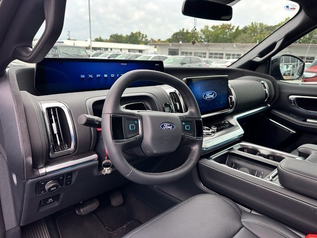 Used 2027 Ford Expedition Platinum w/ Stealth Performance Package AWD/4WD image 16
