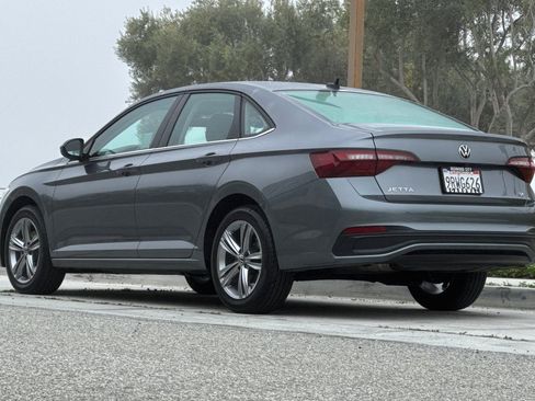 Used 2022 Volkswagen Jetta SE image 6