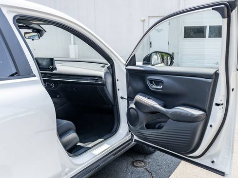 Used 2024 Honda HR-V Sport image 16