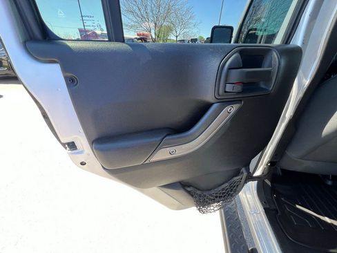 Used 2011 Jeep Wrangler Unlimited Sport image 17