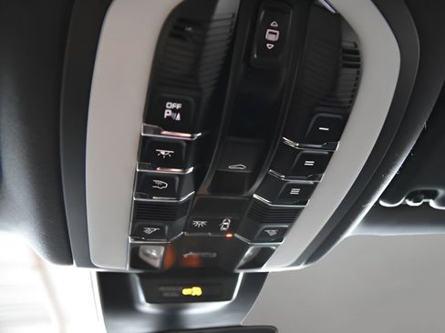 Used 2022 Porsche Macan image 23