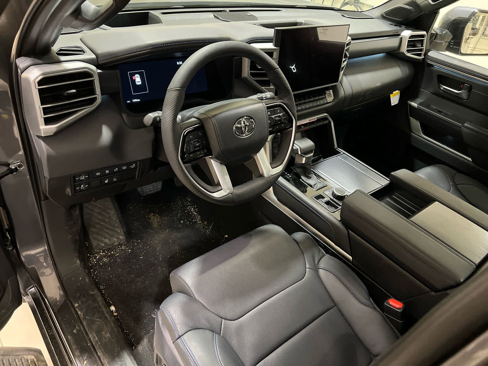 Used 2025 Toyota Sequoia Platinum AWD/4WD image 13
