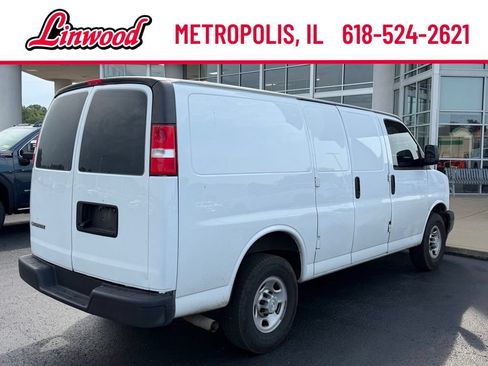 Used 2020 Chevrolet Express 2500 w/ Driver Convenience Package RWD image 4