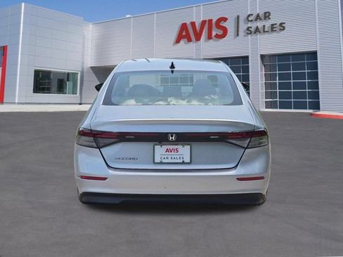 Used 2025 Honda Accord SE image 7