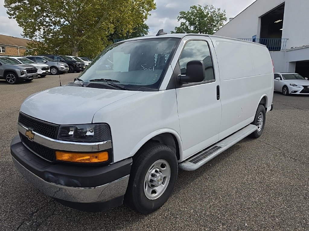 Used 2025 Chevrolet Express 2500 w/ Driver Convenience Package RWD image 7