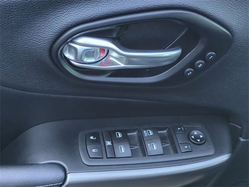 Used 2021 Jeep Cherokee Limited image 20
