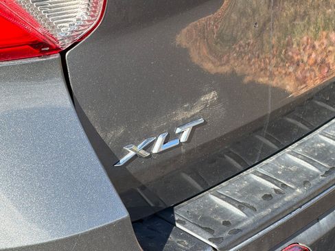 Used 2023 Ford Explorer XLT image 27