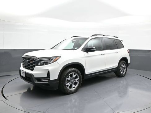Certified 2023 Honda Passport TrailSport image 10