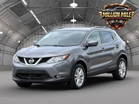 Used 2017 Nissan Rogue Sport SV w/ SV Premium Package AWD/4WD image 6