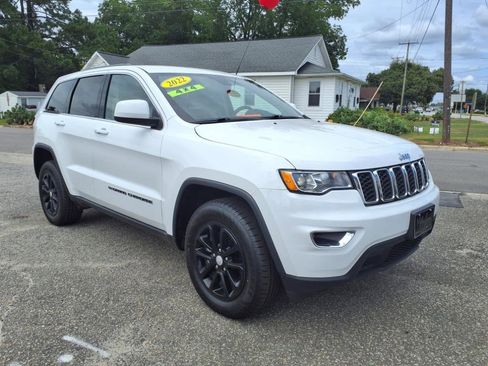 Used 2022 Jeep Grand Cherokee Laredo E image 2