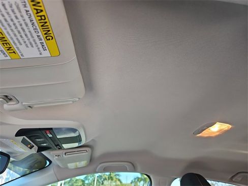 Used 2018 Subaru Crosstrek 2.0i Premium w/ Eyesight System image 29