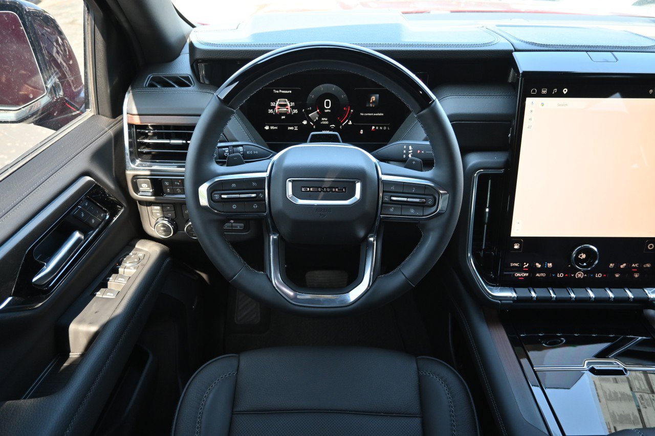 New 2026 GMC Yukon Denali w/ Denali Reserve Package AWD/4WD image 18