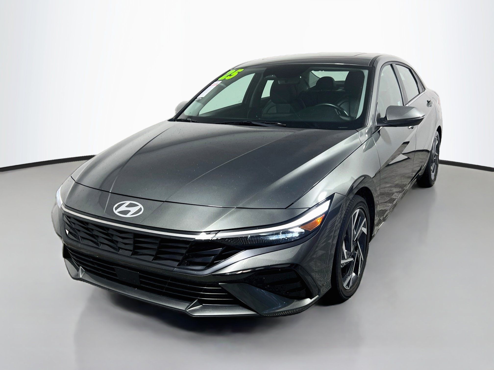 Used 2025 Hyundai Elantra Limited FWD image 10