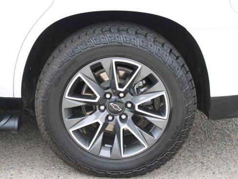 Used 2024 Chevrolet Tahoe Z71 w/ Z71 Off-Road Package AWD/4WD image 6