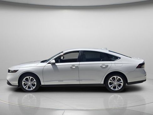 Used 2025 Honda Accord LX image 5