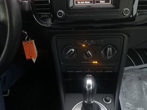 Used 2019 Volkswagen Beetle 2.0T S image 25