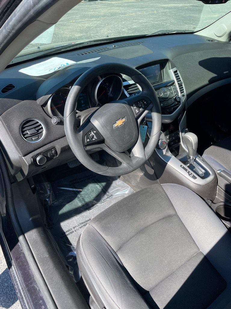 Used 2016 Chevrolet Cruze LT w/ Technology Package FWD image 9