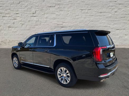 Used 2025 GMC Yukon XL Denali image 3