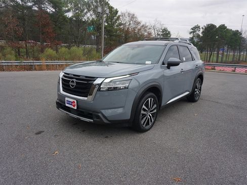 Used 2023 Nissan Pathfinder Platinum image 28