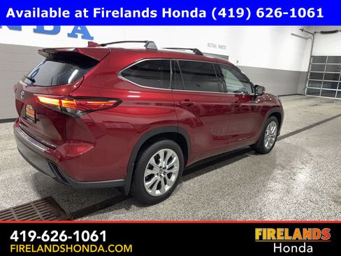 Used 2023 Toyota Highlander Limited image 3