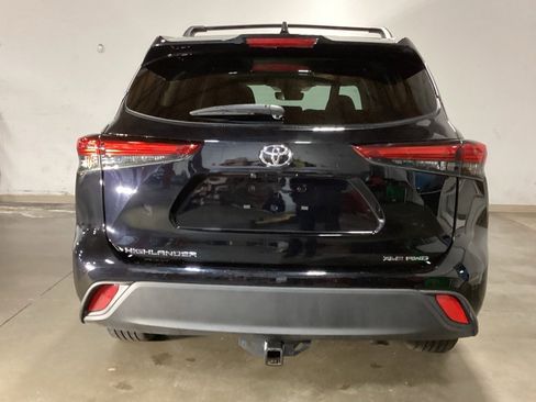 Certified 2023 Toyota Highlander XLE image 20