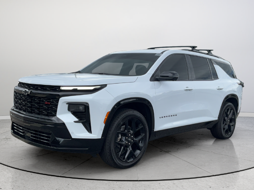 New 2026 Chevrolet Traverse RS w/ LPO, Floor Liner Package FWD image 3