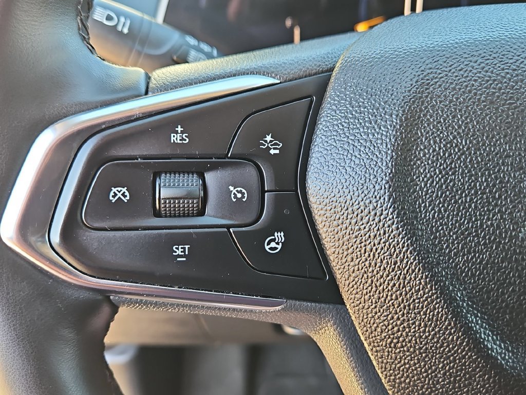 Used 2025 Chevrolet Trax LT w/ LT Convenience Package FWD image 21