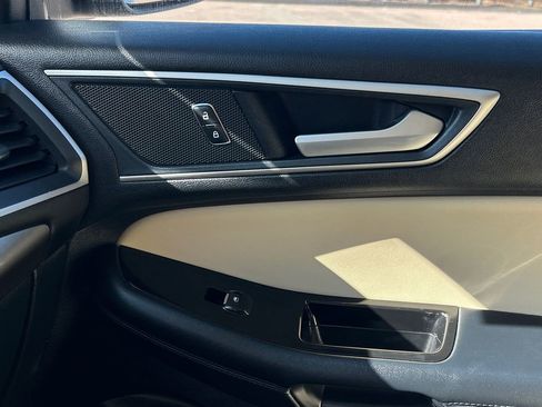 Used 2020 Ford Edge SEL image 34