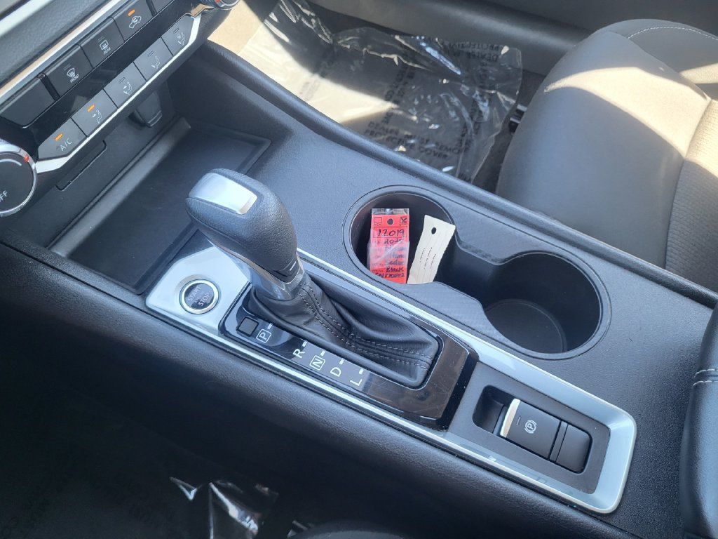 Used 2025 Nissan Altima 2.5 SV AWD/4WD image 15