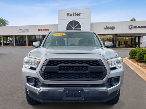Used 2019 Toyota Tacoma SR w/ SR Convenience Package RWD image 2