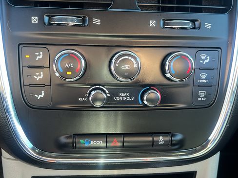 Used 2018 Dodge Grand Caravan SXT w/ Rear Park Assist Package FWD image 20