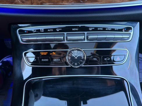 Used 2017 Mercedes-Benz E 300 4MATIC image 26