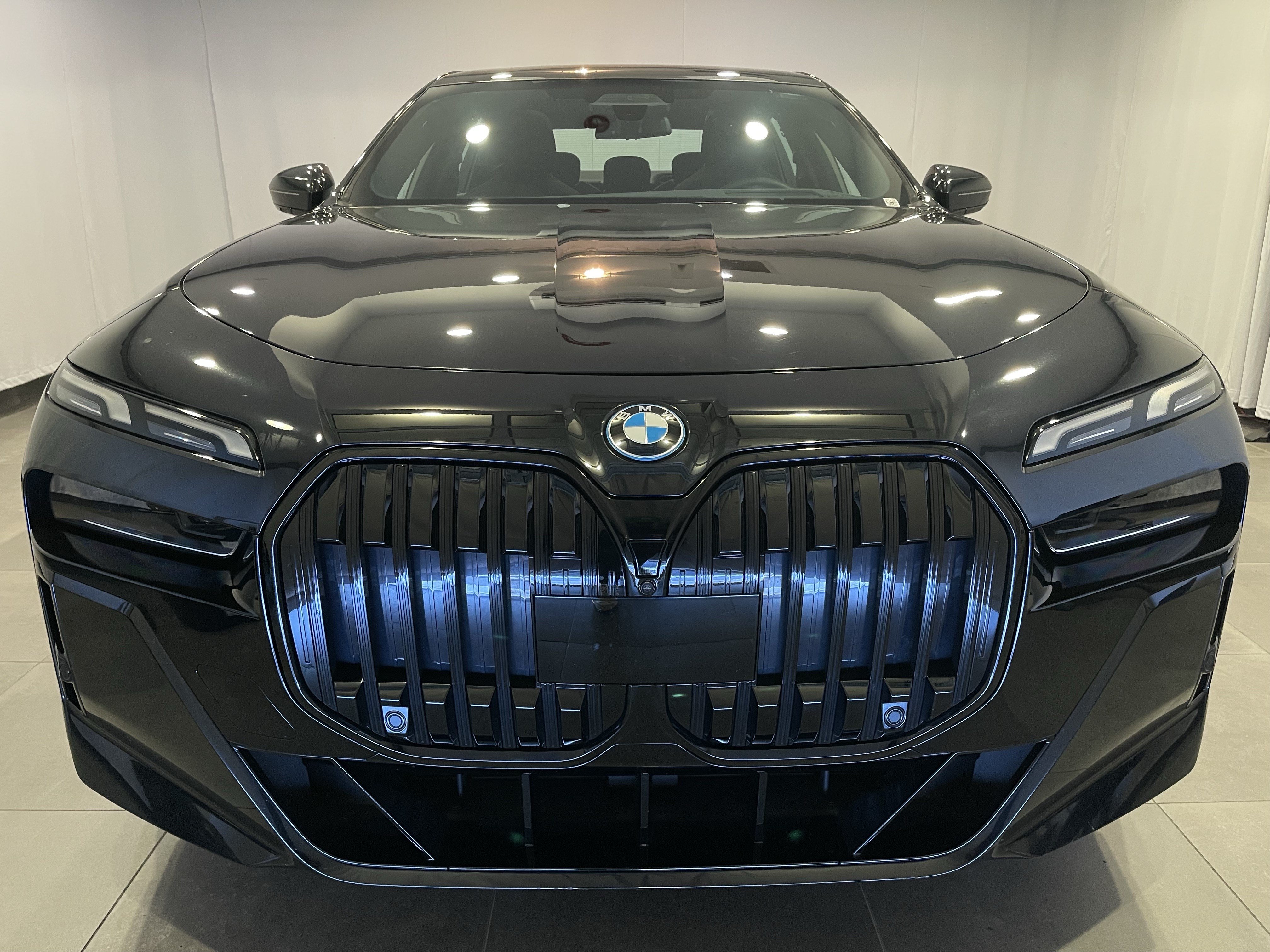 Certified 2024 BMW i7 xDrive60 AWD/4WD image 2