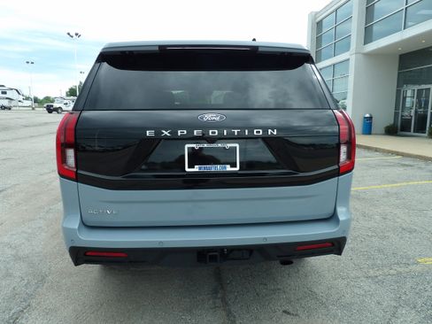 Used 2025 Ford Expedition Active AWD/4WD image 7
