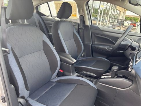 Used 2025 Nissan Versa SV FWD image 34