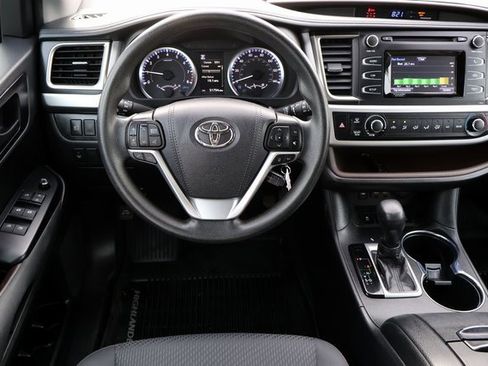 Used 2019 Toyota Highlander LE image 4