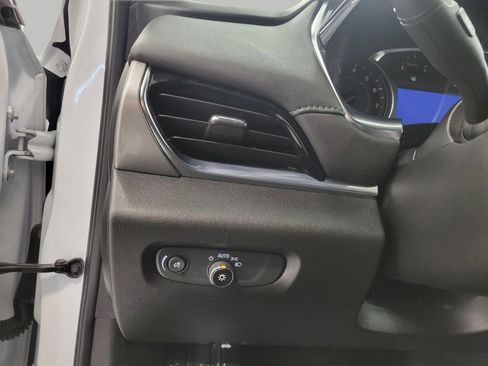 Used 2023 Chevrolet Traverse LT image 10