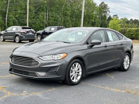 Used 2020 Ford Fusion SE FWD image 6