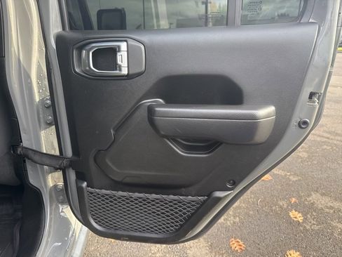 Used 2022 Jeep Wrangler Unlimited Sport image 25