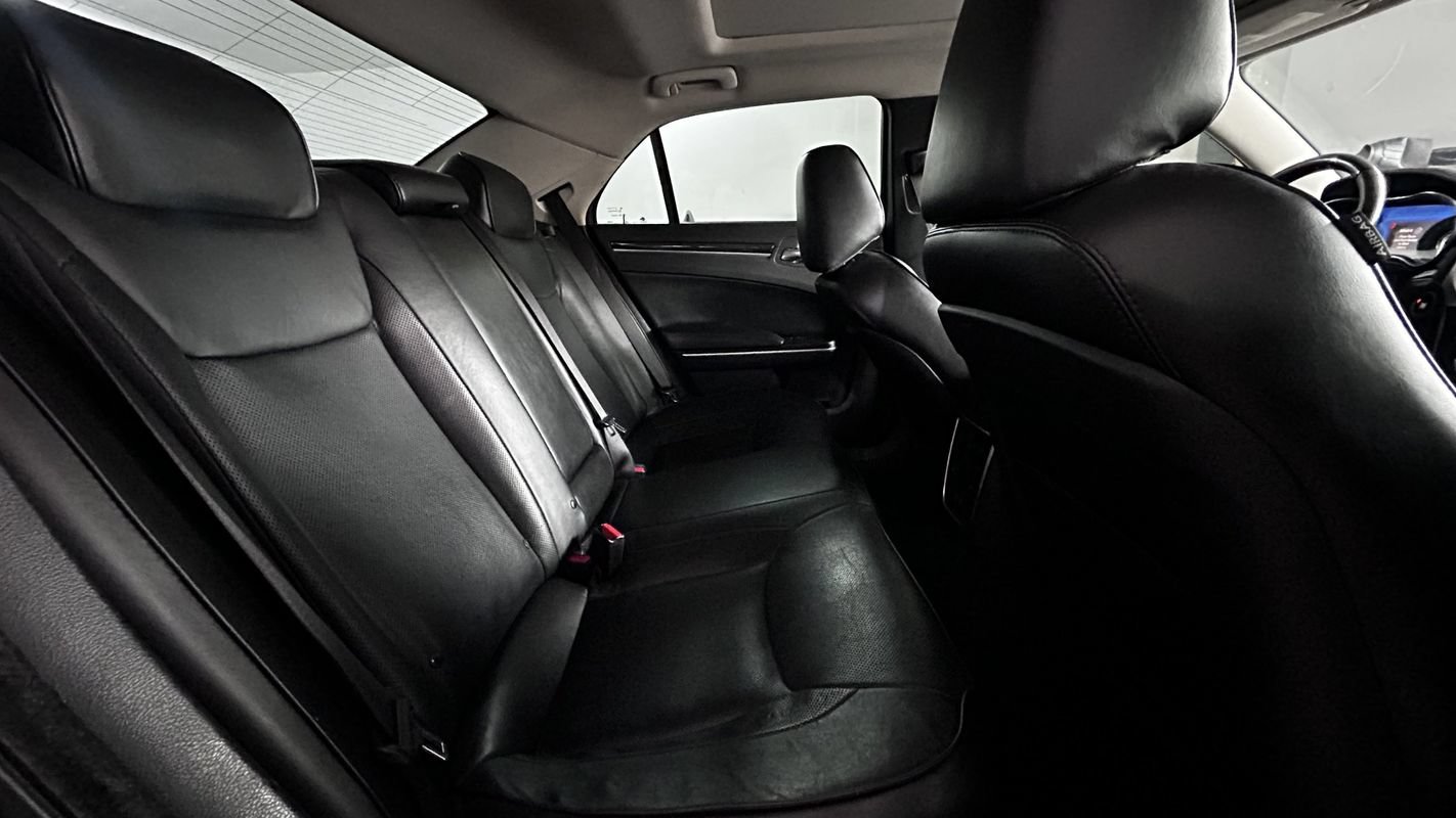 Used 2020 Chrysler 300 Limited AWD/4WD image 15